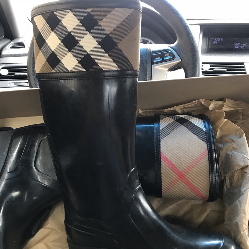 Burberry boots